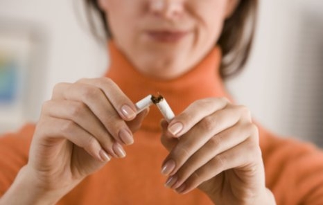 Majdnem ötödével növeli az idősebb nők mellrákkockázatát a dohányzás