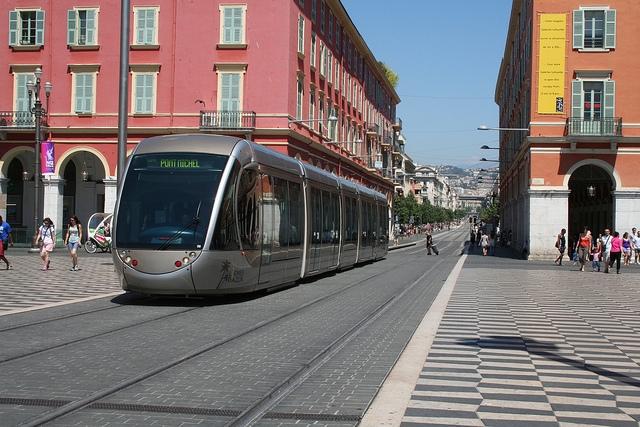 Egy francia buszvezető egy év szabadságot kapott munkatársaitól 