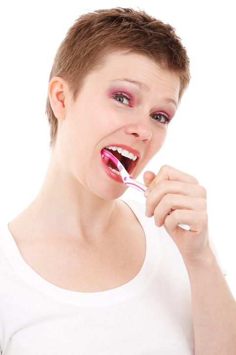 Az egészséges fogíny a hosszú élet titka nőkben
