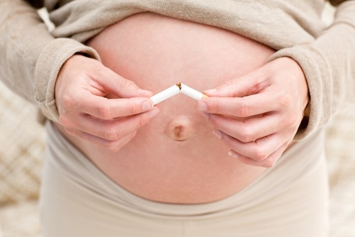a dohányzás veszélyei a terhesség alatt)