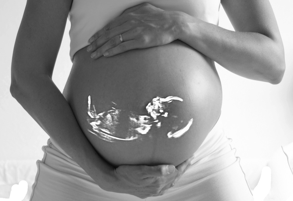 A legtöbb nő leteszi a szeszt a pozitív terhességi teszt után