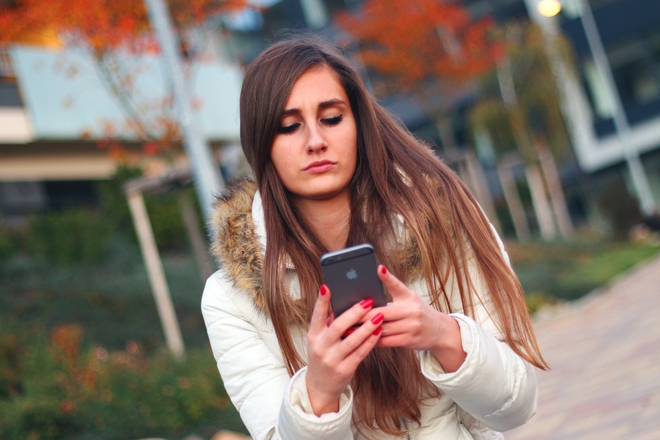 A túlzásba vitt mobilhasználat szorongást vagy depressziót mutathat